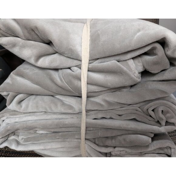 Quince Cotton Velvet Room Darkening Curtain Color Light Grey Size 48x96 -NEW- - Picture 2 of 8